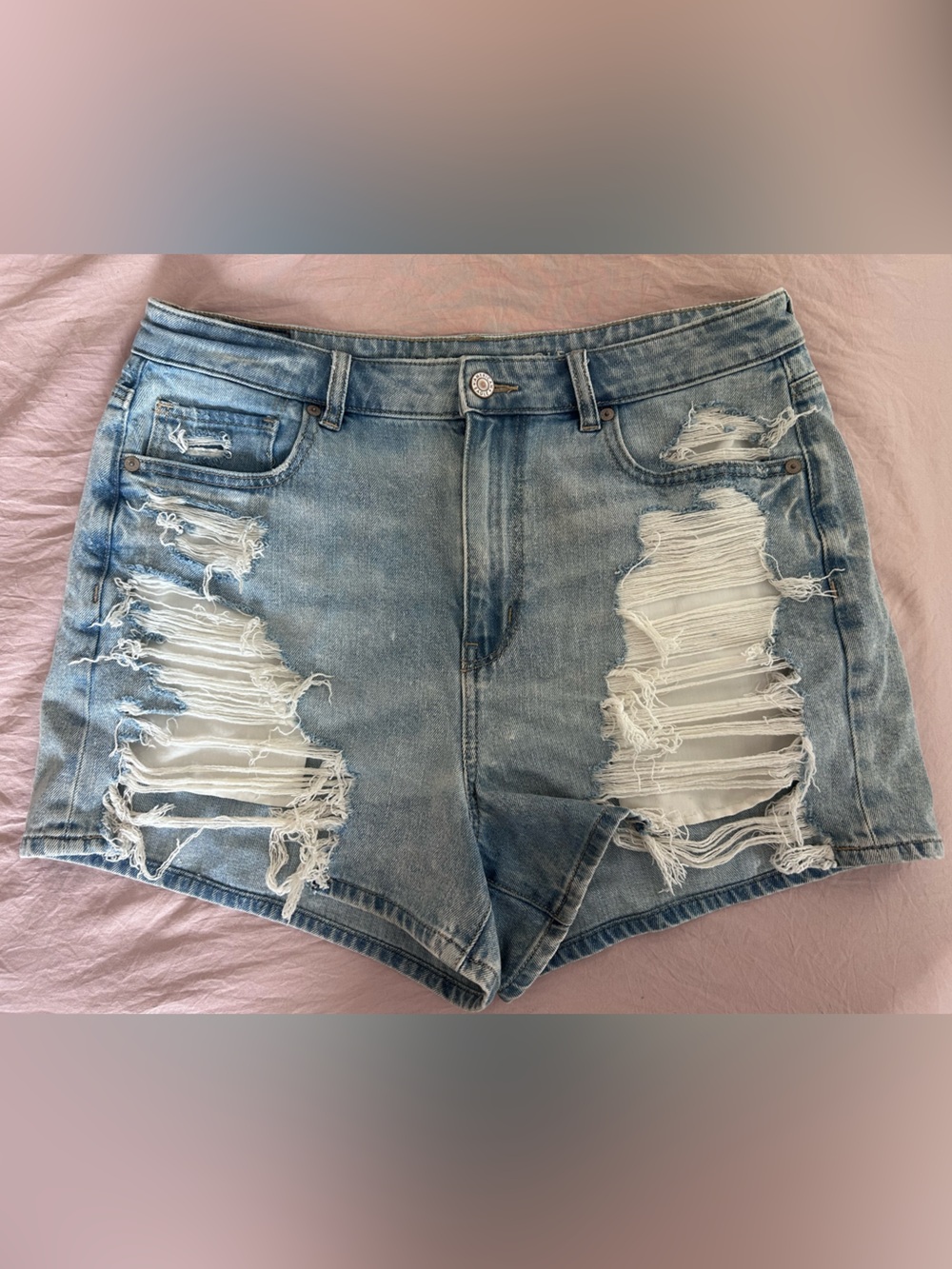 American Eagle Outfitters distressed/ripped denim shorts - light wash / size 12